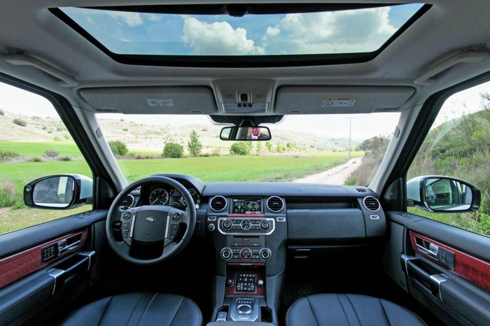 Land Rover Discovery interior