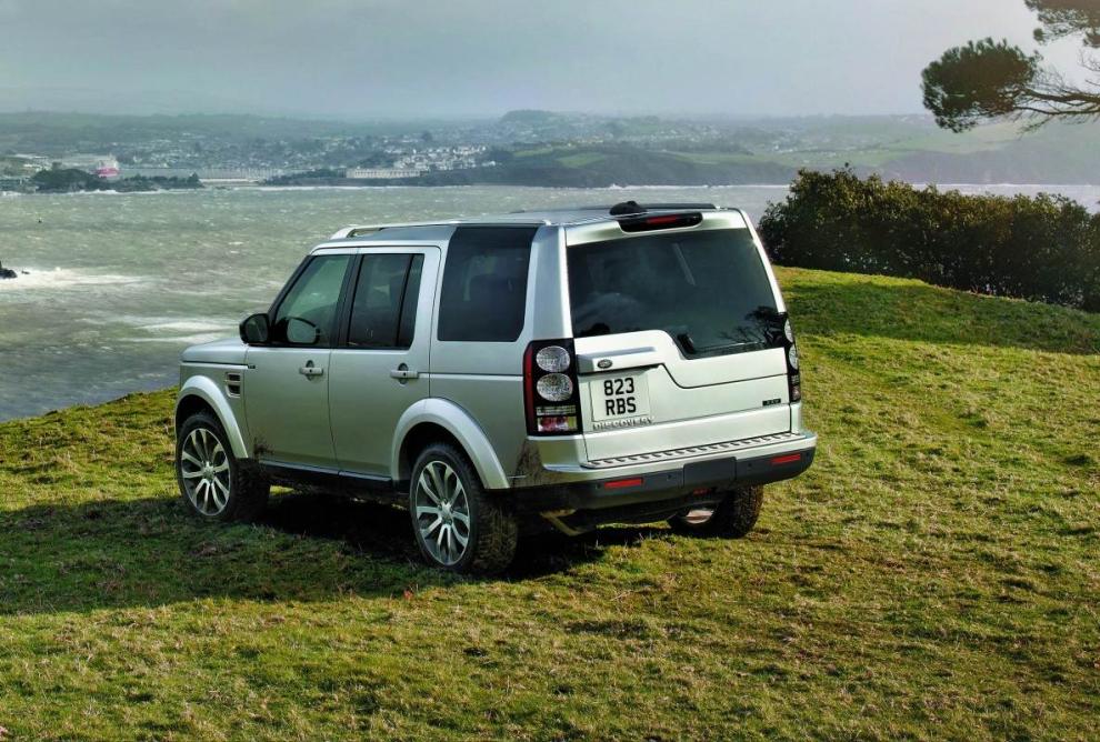Land Rover Discovery, trasera en campo