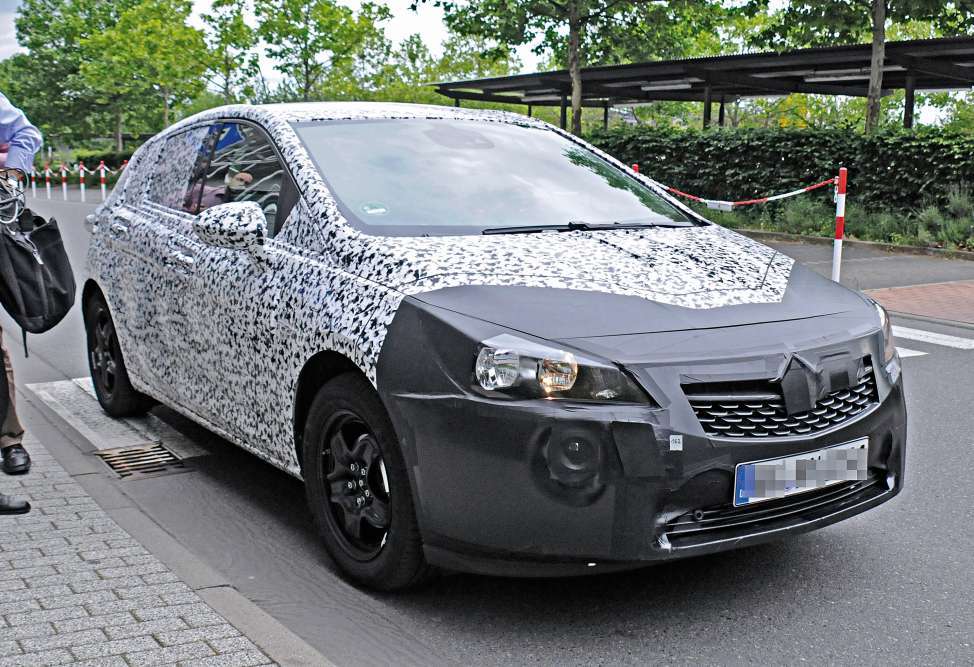 Opel Astra 2015 fotos espia