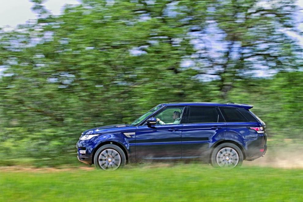 Arnge Rover Sport accion en campo