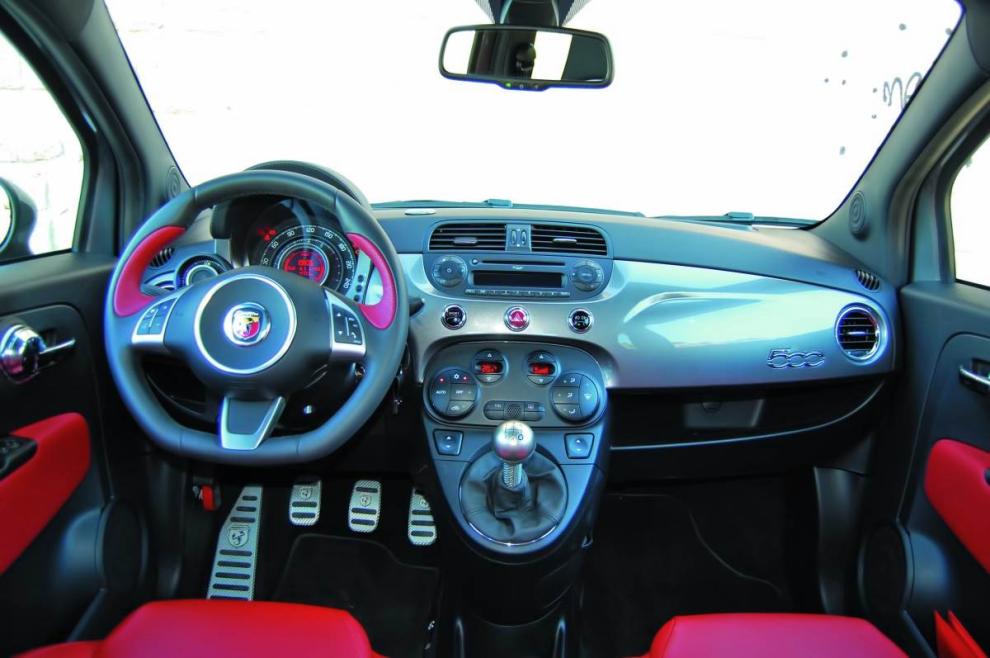 Abarth 500 595 Turismo interior
