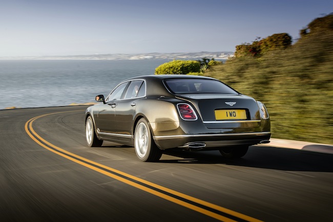 Bentley Mulsanne Speed, vista trasera en carretera