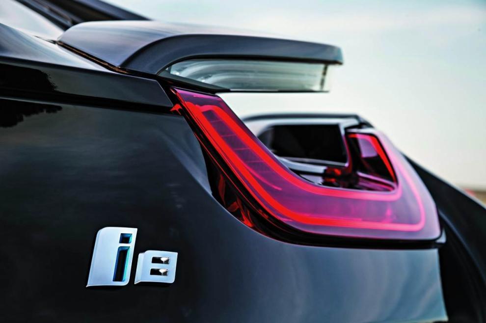 BMW i8 pilotos trasero