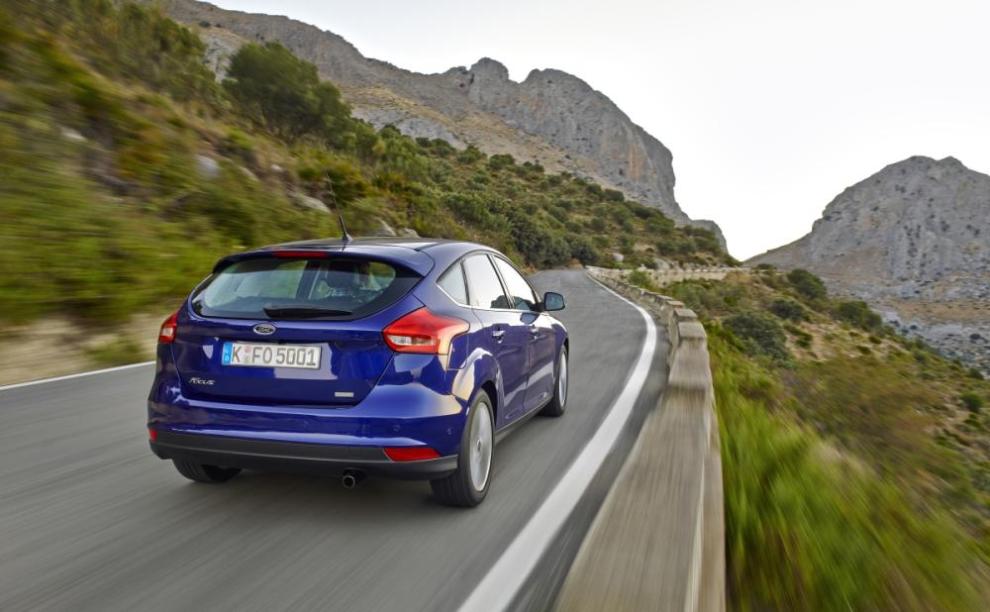 Nuevo Ford Focus 2015, accioon en carretera, trasera