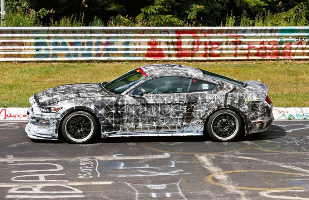 Ford Mustang SVT 2015