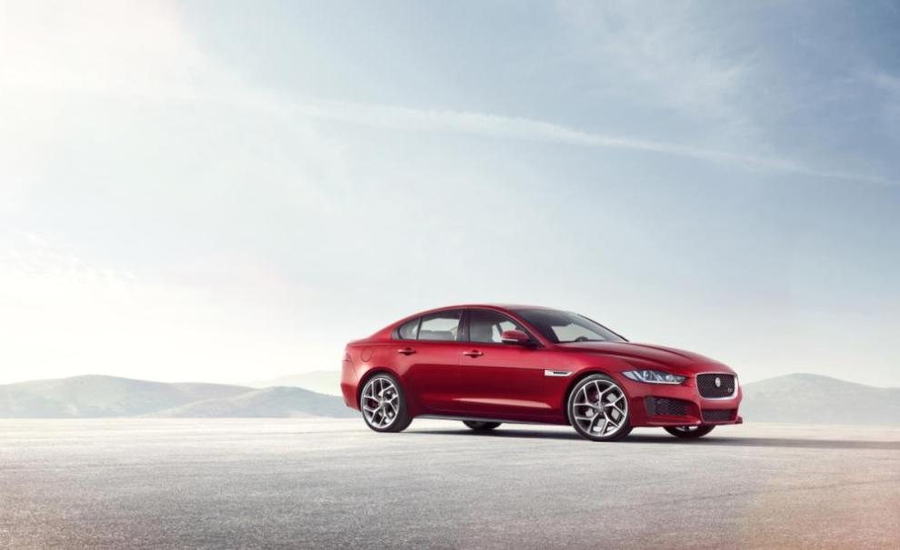 Jaguar XE: vista lateral