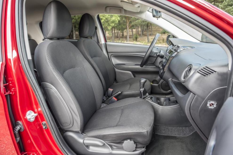 Mitsubishi Space Star, asientos delanteros