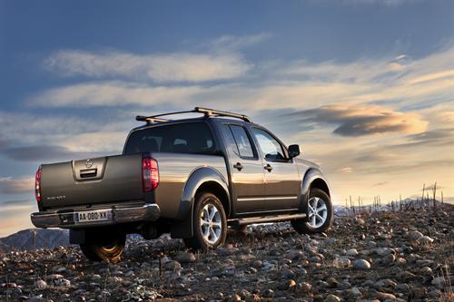 Nissan Navara 2015, trasera