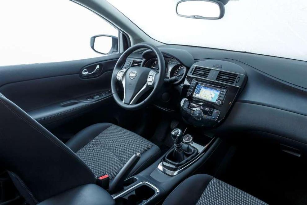 NIssan Pulsar, interior