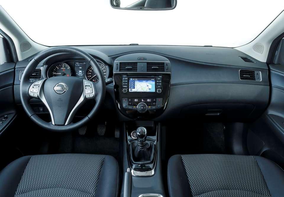 Nissan Pulsar, salpicadero