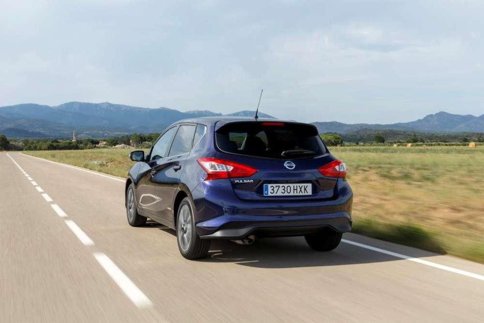Nissan Pulsar, trasera