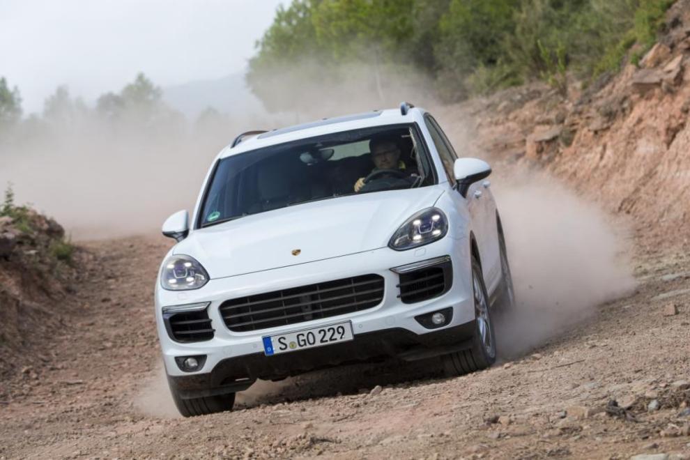 Nuevo Porsche Cayenne 2014, acción en campo