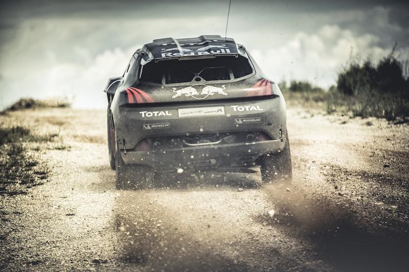 Peugeot DKR en acción, vista trasera