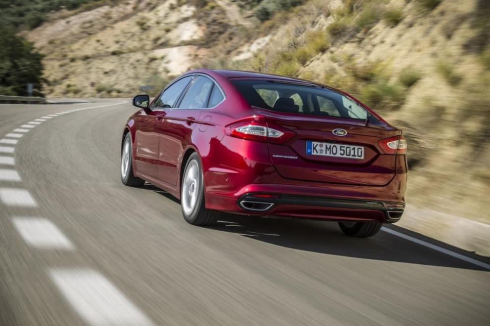 Ford Mondeo 2015 berlina, trasera