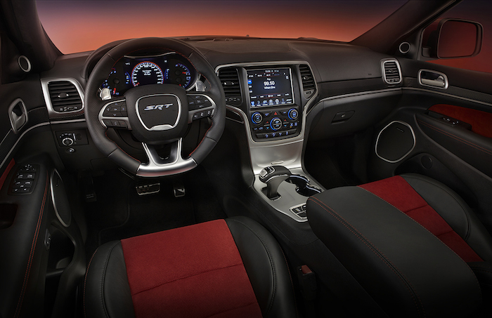 Jeep Grand Cherokee SRT Red Vapor, interior