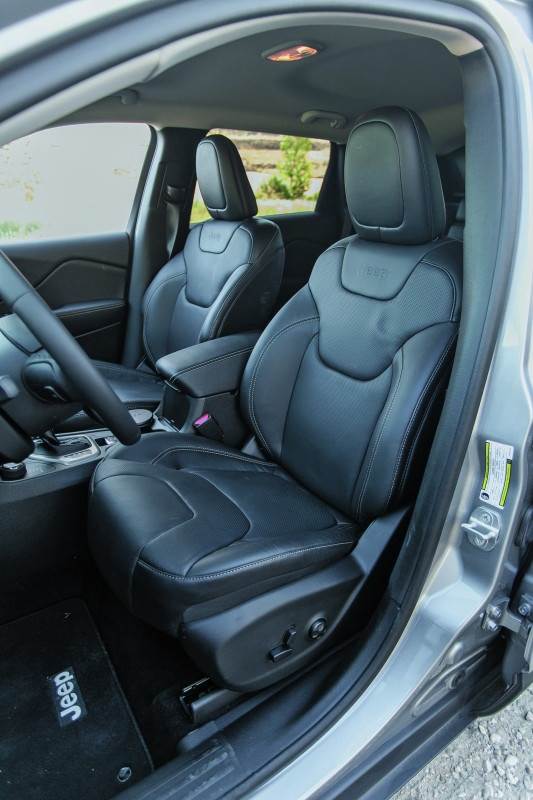 Jeep Cherokee, asientos delanteros