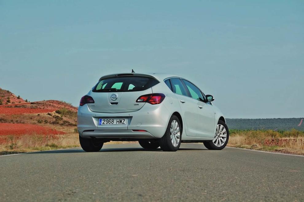 Opel Astra 5 puertas, vista trasera