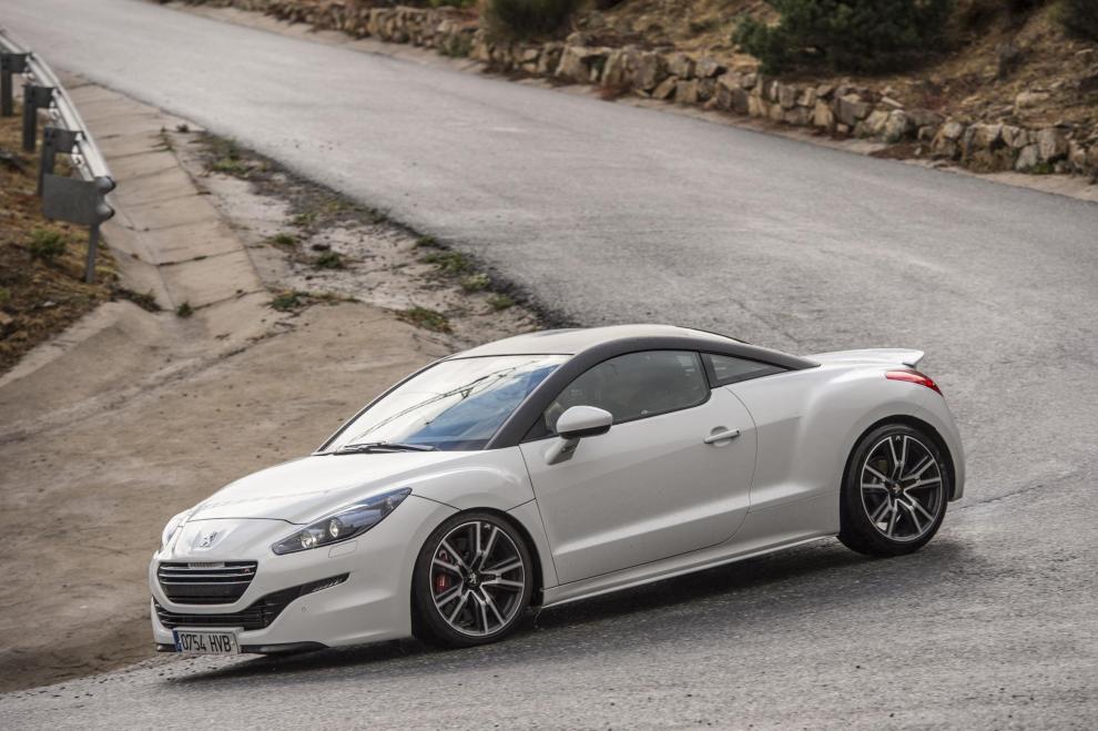El Peugeot RCZ-R pilotado por Carlos Sainz