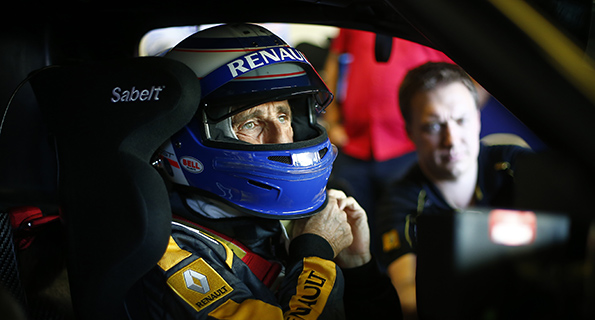 Alain Prost prueba el rernault RS01