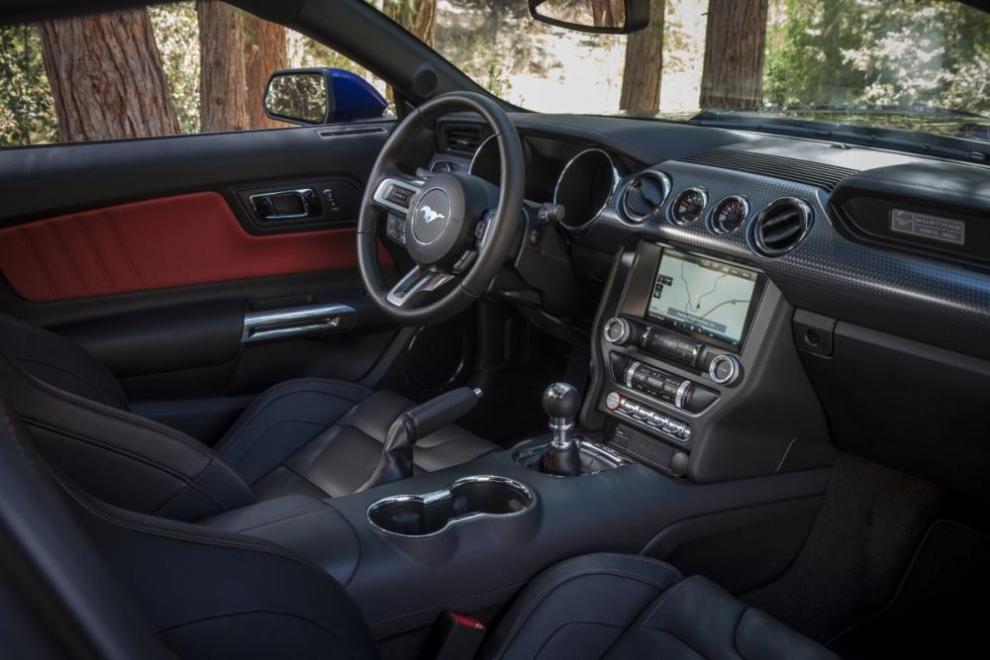Ford Mustang 2015, interior