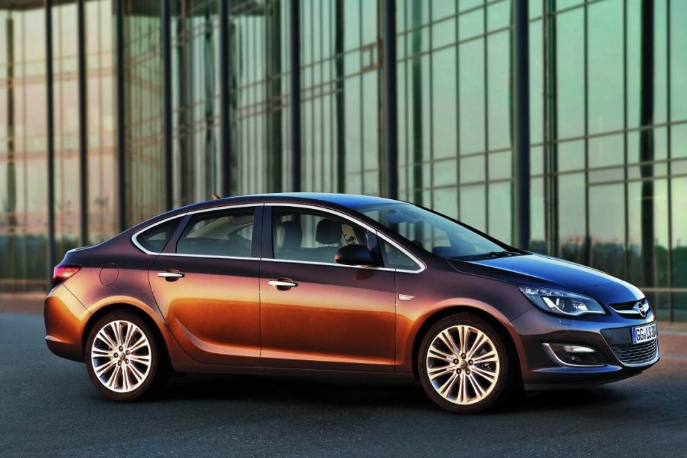 Opel Astra sedán