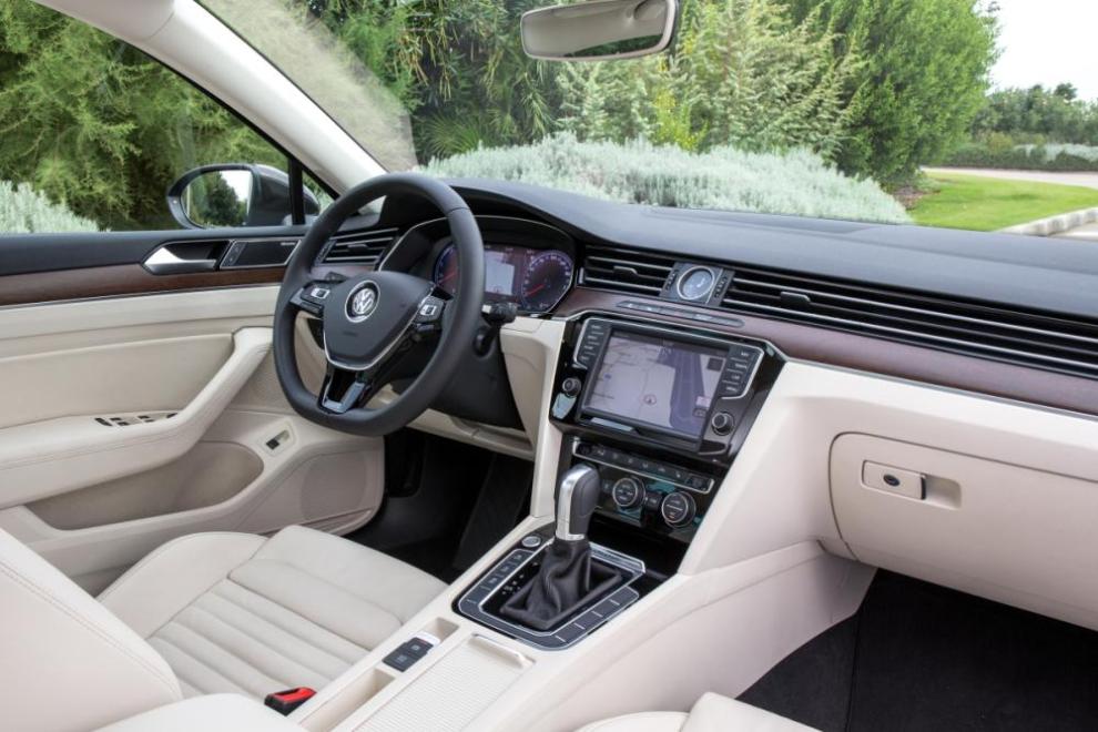 Volkswagen Passat 2015,  interior