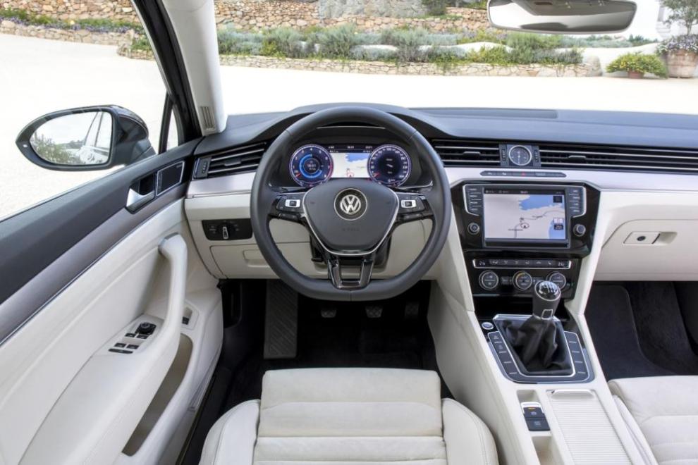 Volkswagen Passat 2015, interior