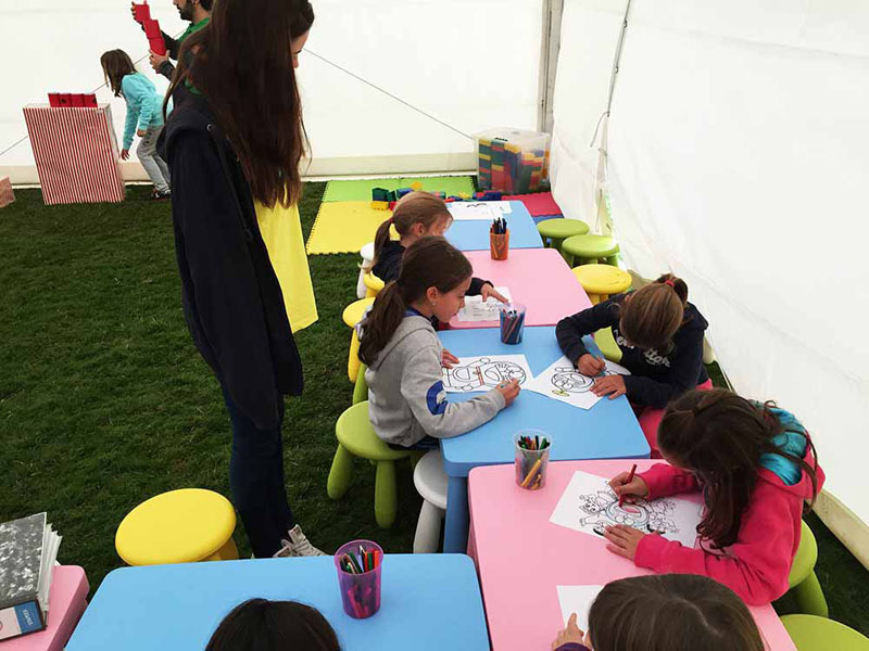 Carrera de la mujer de Zaragoza, carpa guardería instalada por Mann+Hummel Ibérica