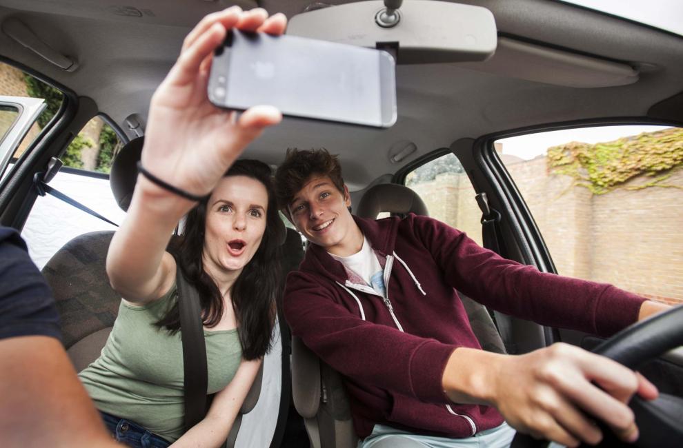 El 70% de los padres confia en la conducció responsable de sus hijos
