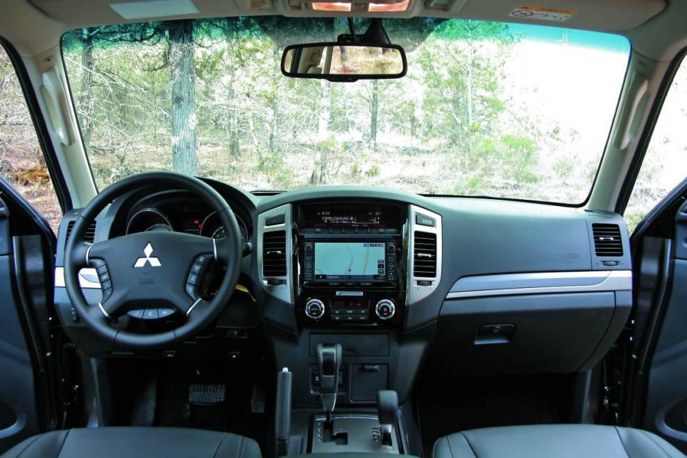 Mitsubishi Montero Interior