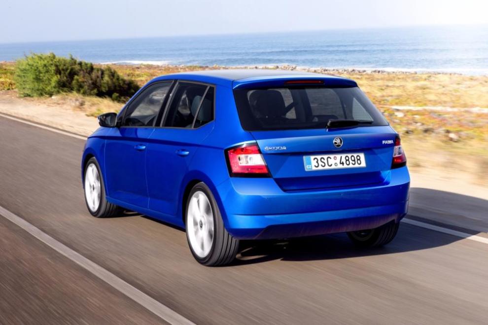 Skoda Fabia 2015, vista trasera en acción