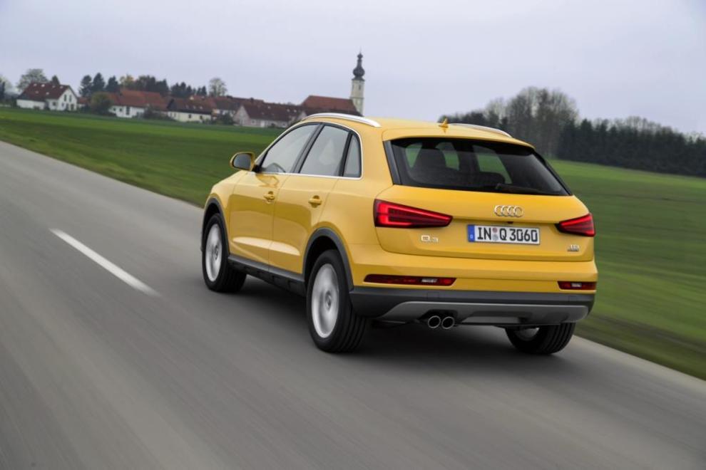 Audi Q3 2015, trasera en carretera