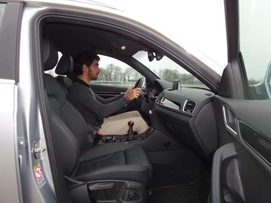 Audi Q3 2015, asientos delanteros