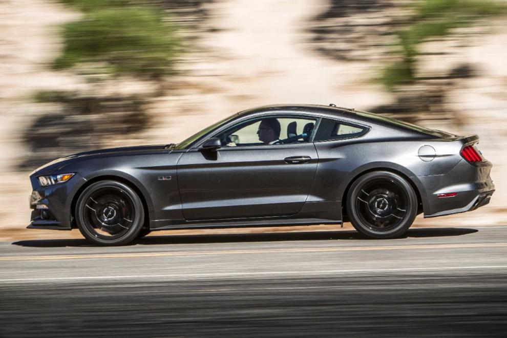 Ford Mustang GT en marcha