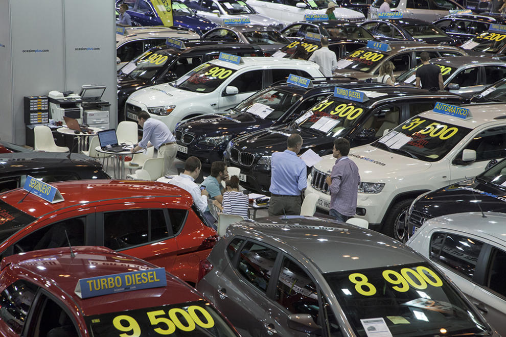 Exposición de coches usados a la  venta