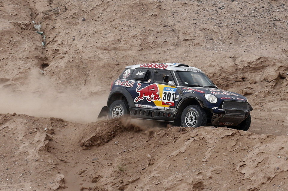 Al-Attiyah afianza el liderato del Dakar 2015 tras la novena etapa