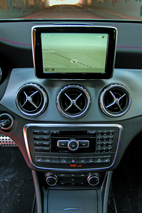pantalla mercedes gla