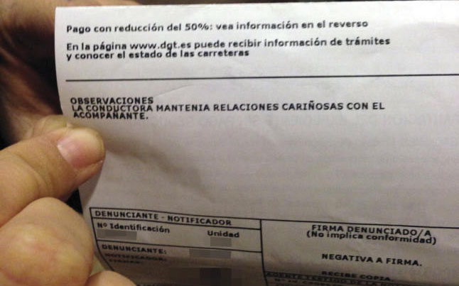 multa por recibir un beso