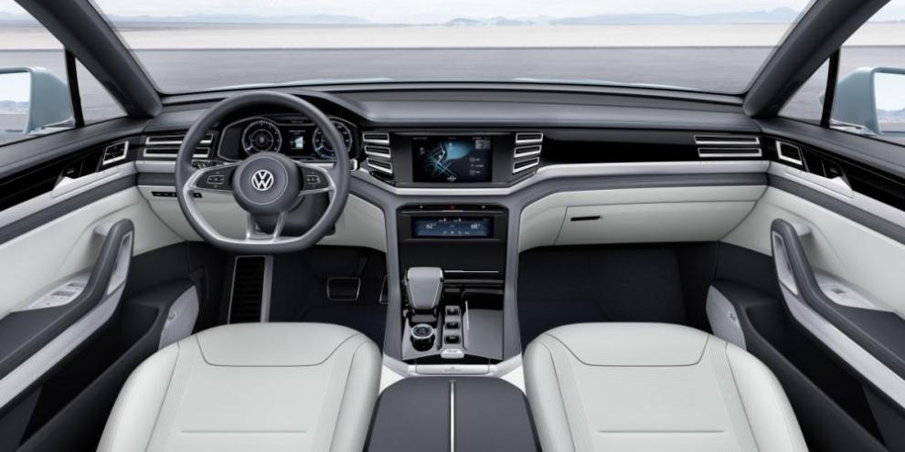 Volkswagen Cross Coupé GTE interior