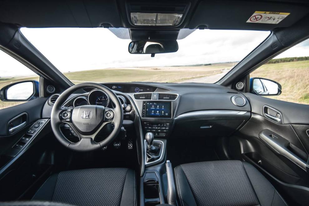 El interior del Honda Civic 2015 se mantiene inalterado