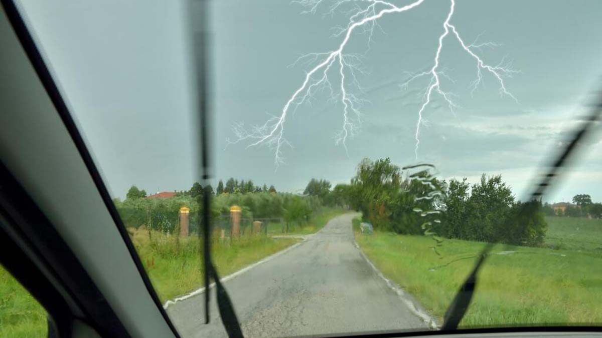 conducir-con-lluvia tormenta 