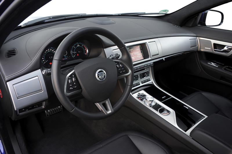 JAguar XF 2015, interior