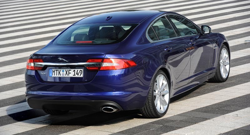 Jaguar XF 2015, trasera