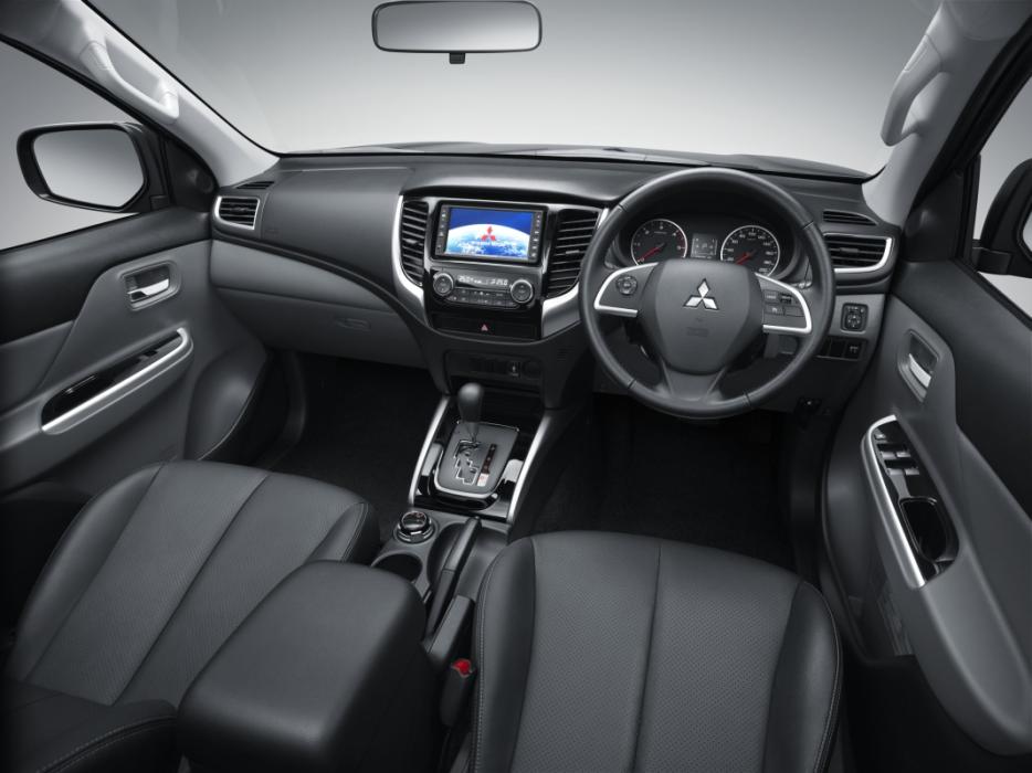 Mitsubishi L200 2015, interior