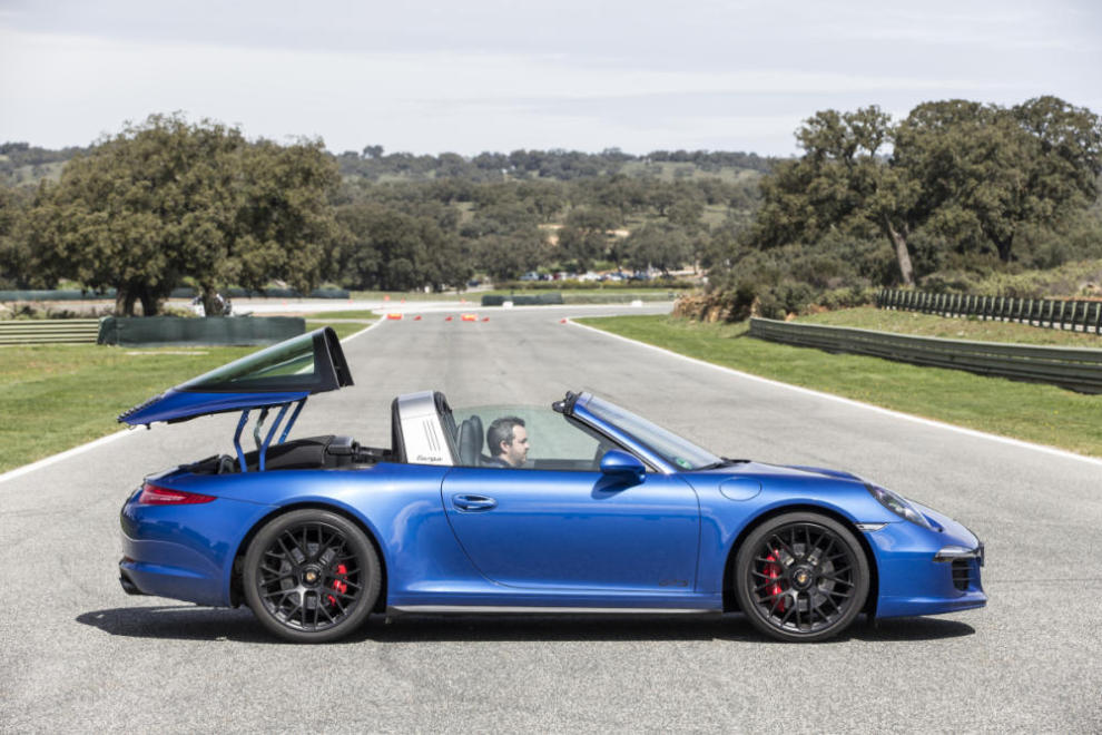Posche 911 Targa 4 GTS, proceso de capotado