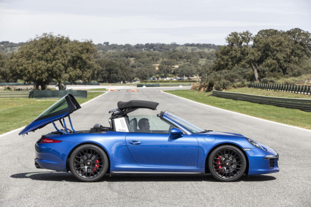 Posche 911 Targa 4 GTS, proceso de capotado