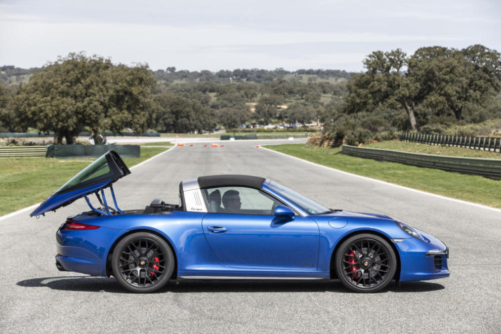 Posche 911 Targa 4 GTS, proceso de capotado