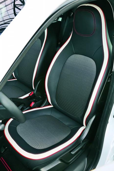 Renault Twingo 2015 asientos delanteros