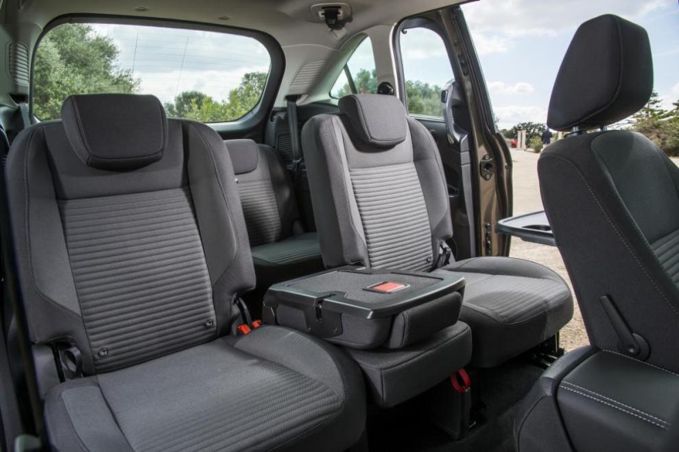 Ford Grand C-Mx, asientos