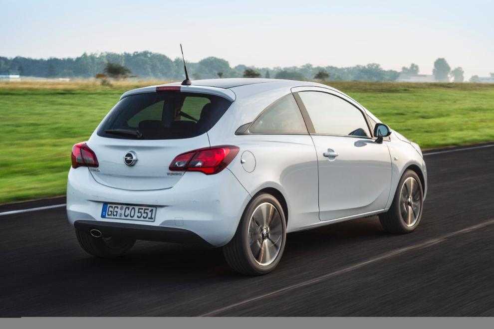 El Opel Corsa, también con GLP, trasera